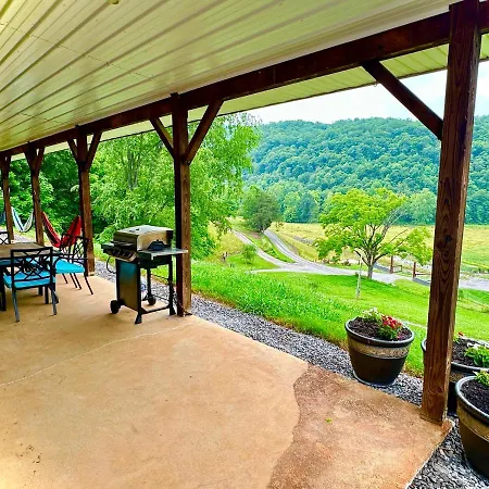 Country Views And Hikes. Vila